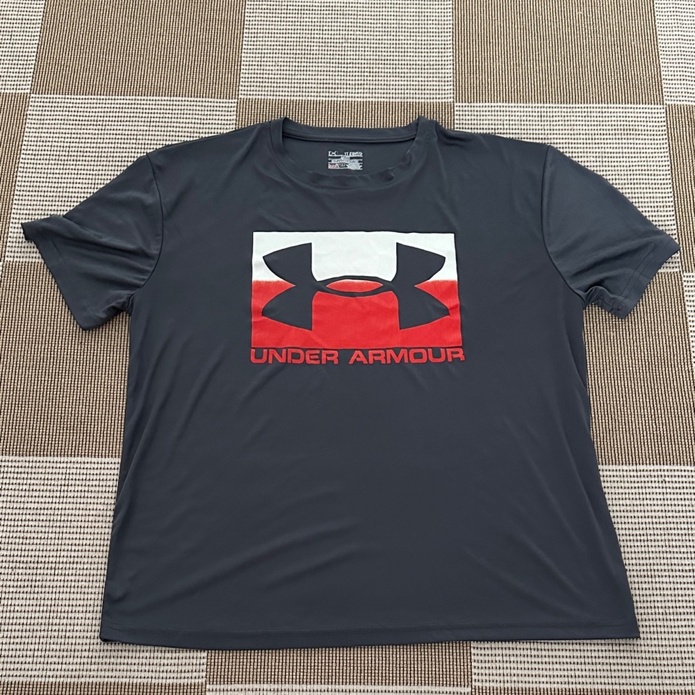 Under Armour Men's Charcoal and Red Logo Tee
